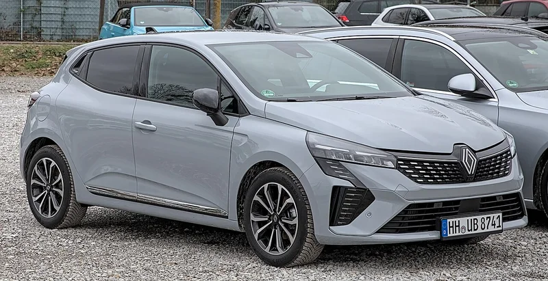 Renault Clio V, hatchback, pohľad spredu a zboku